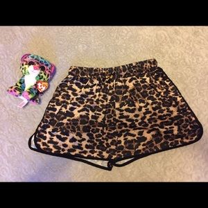 Leopard shorts with pockets